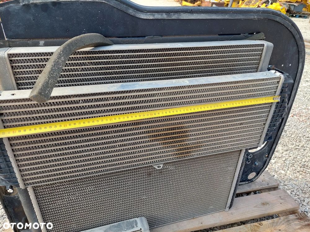 [17][69×70] Chłodnica cieczy oleju wody zespół chłodnic intercooler Manitou MT 1840 [PGI 51146] - 19