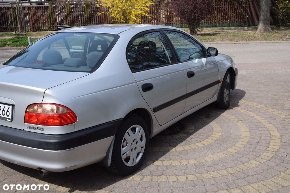 Toyota Avensis 1.6 VVT-i Terra - 6