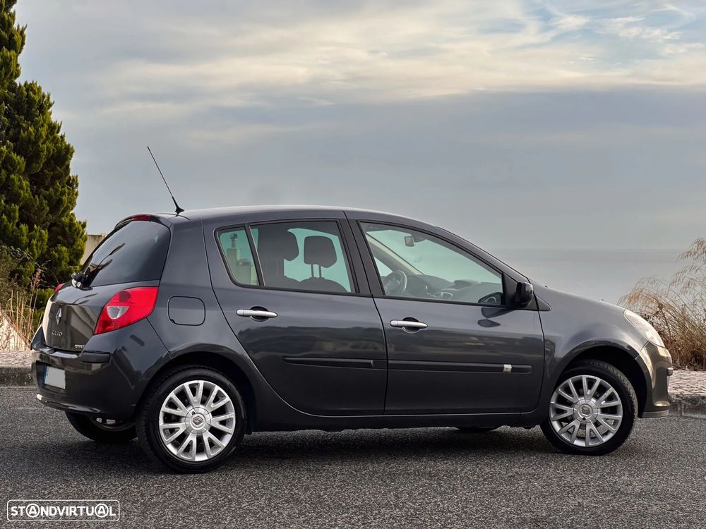 Renault Clio 1.2 16V Dynamique S - 11