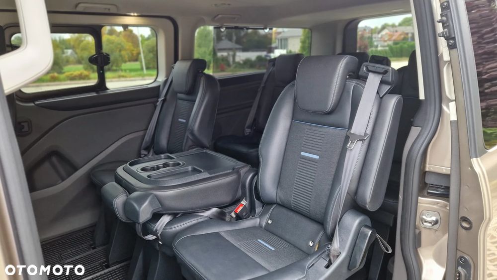 Ford Tourneo Custom - 19