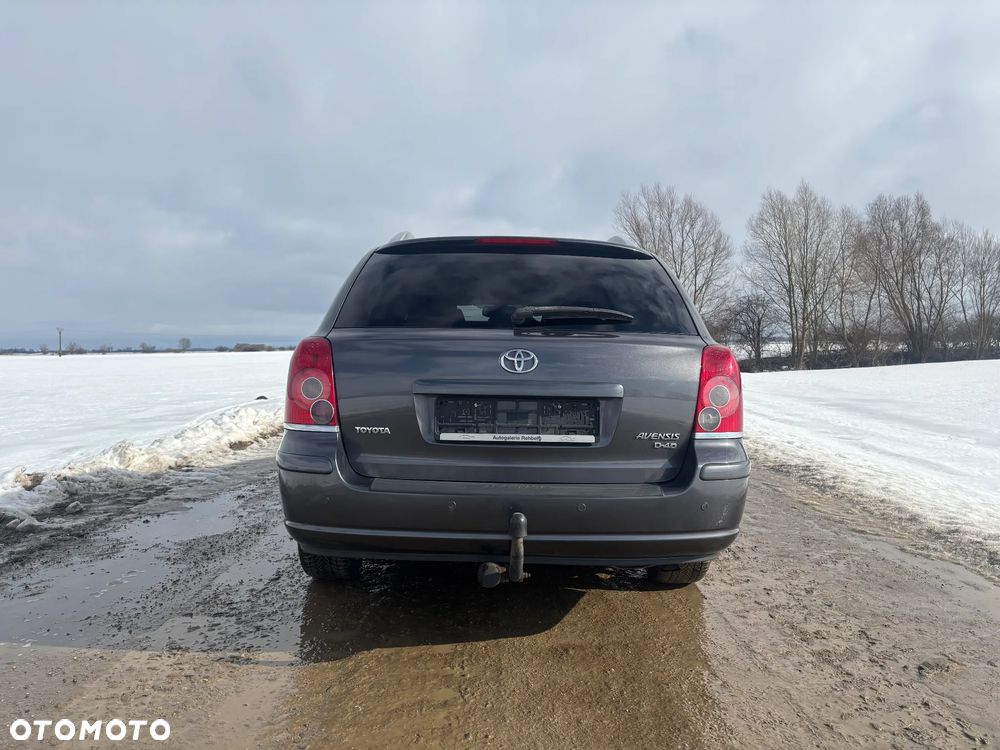 Toyota Avensis - 8