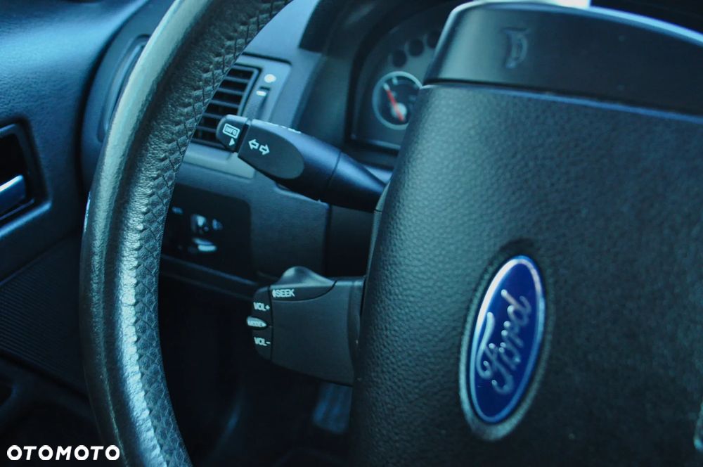 Ford Mondeo 1.8 Ghia - 16