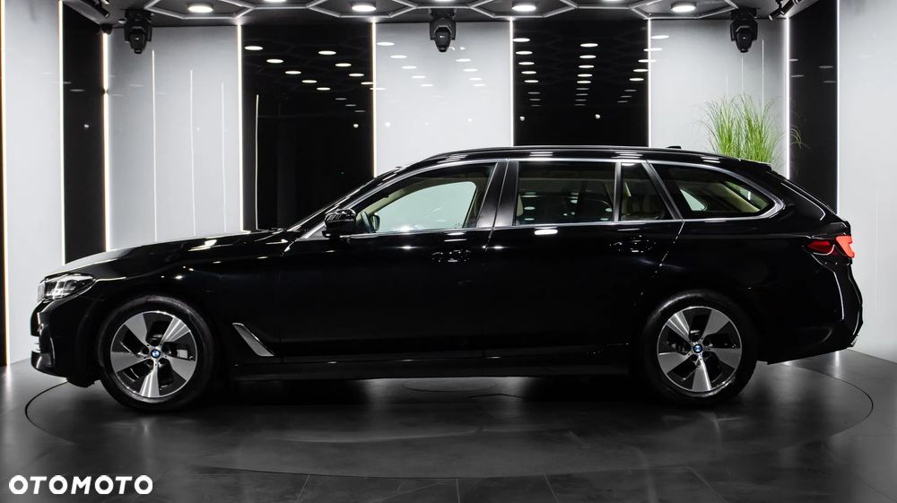 BMW 5 Series 2023 photo 3