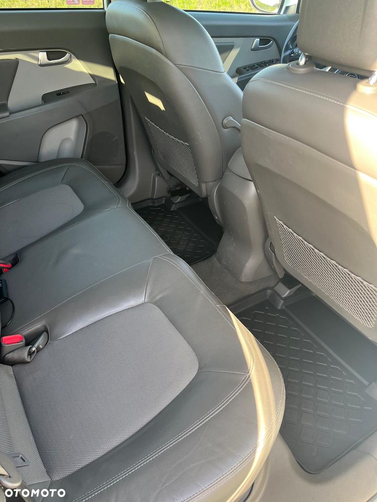 Kia Sportage 2.0 L - 7