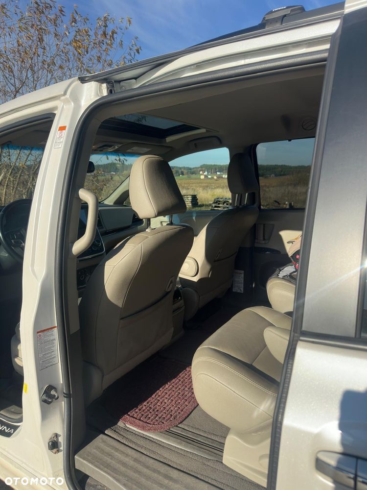 Toyota Sienna - 7