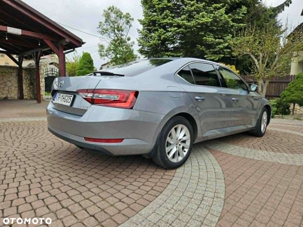 Skoda Superb 2.0 TDI Ambition DSG - 15