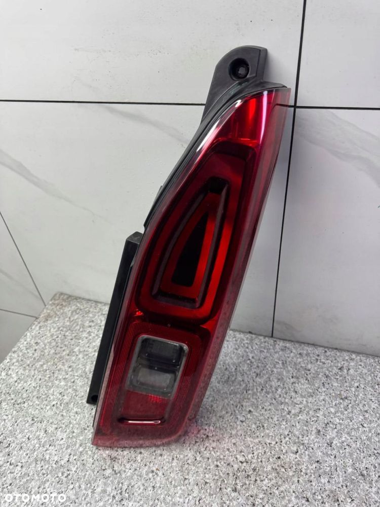 lampa prawy tył tylna combo e iv 2019-2024 9820555280 - 1