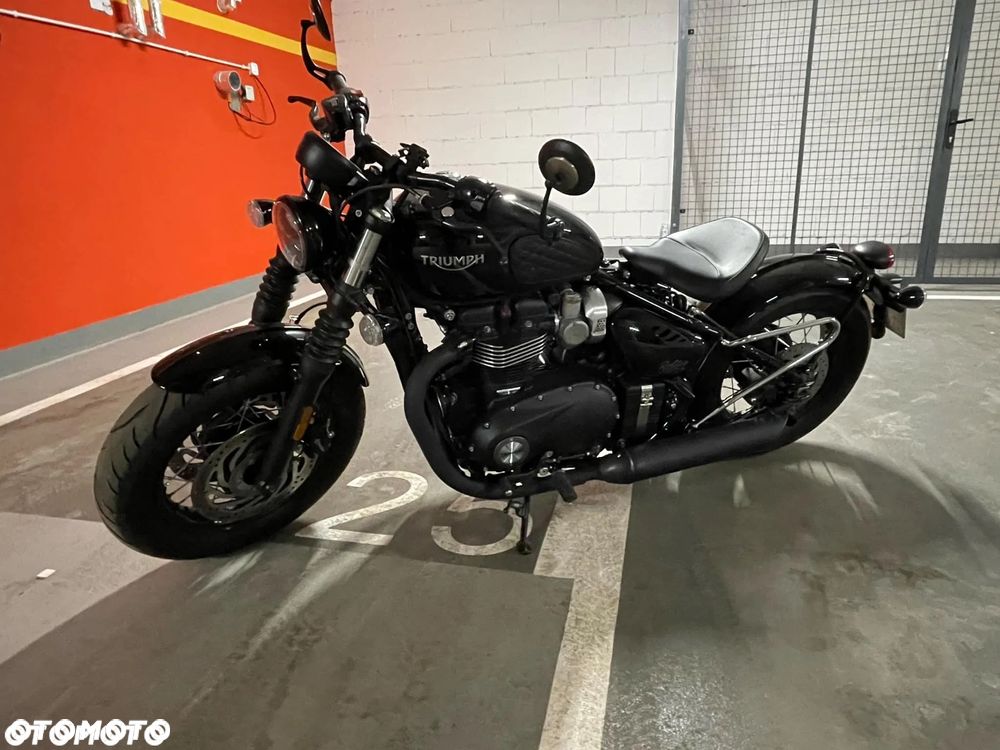 Triumph Bonneville Bobber - 6