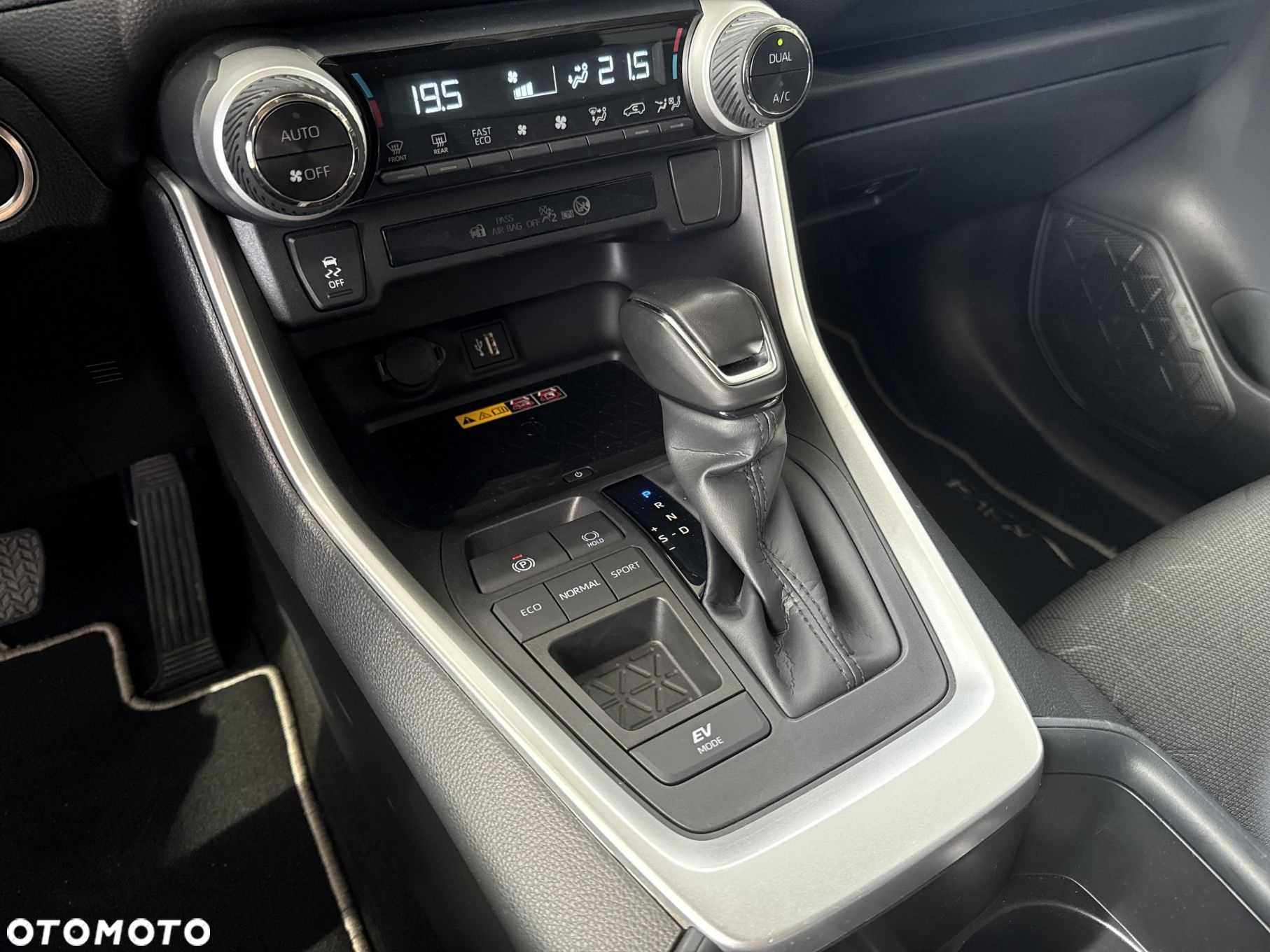 Toyota RAV4 2.5 Hybrid Comfort 4x2 - 27
