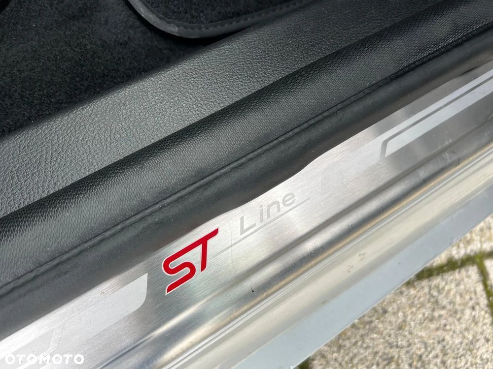 Ford Focus 1.5 EcoBlue Start-Stopp-System ST-LINE - 20