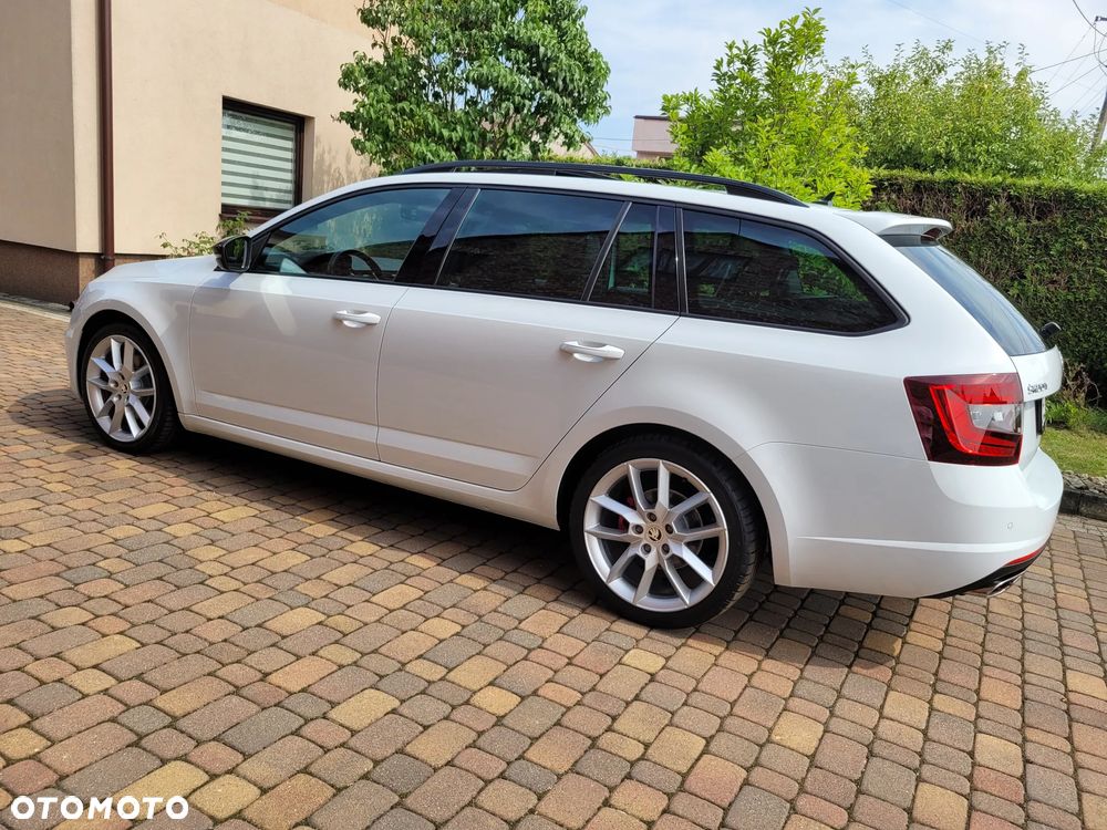 Skoda Octavia Combi 2.0 TDI DSG RS - 10