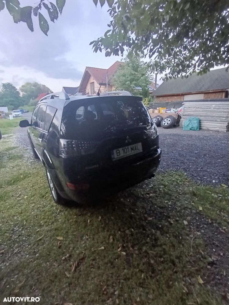 Mitsubishi Outlander - 4