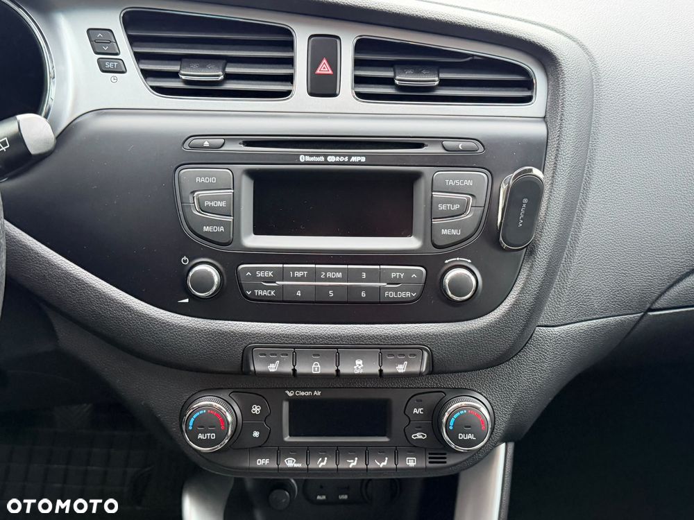 Kia Ceed 1.6 CRDi 136 ISG Vision - 18