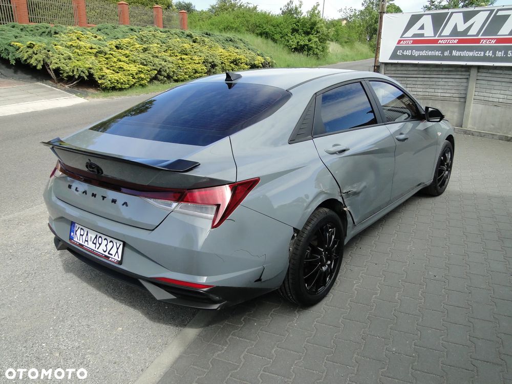 Hyundai Elantra 1.6 Smart CVT - 15