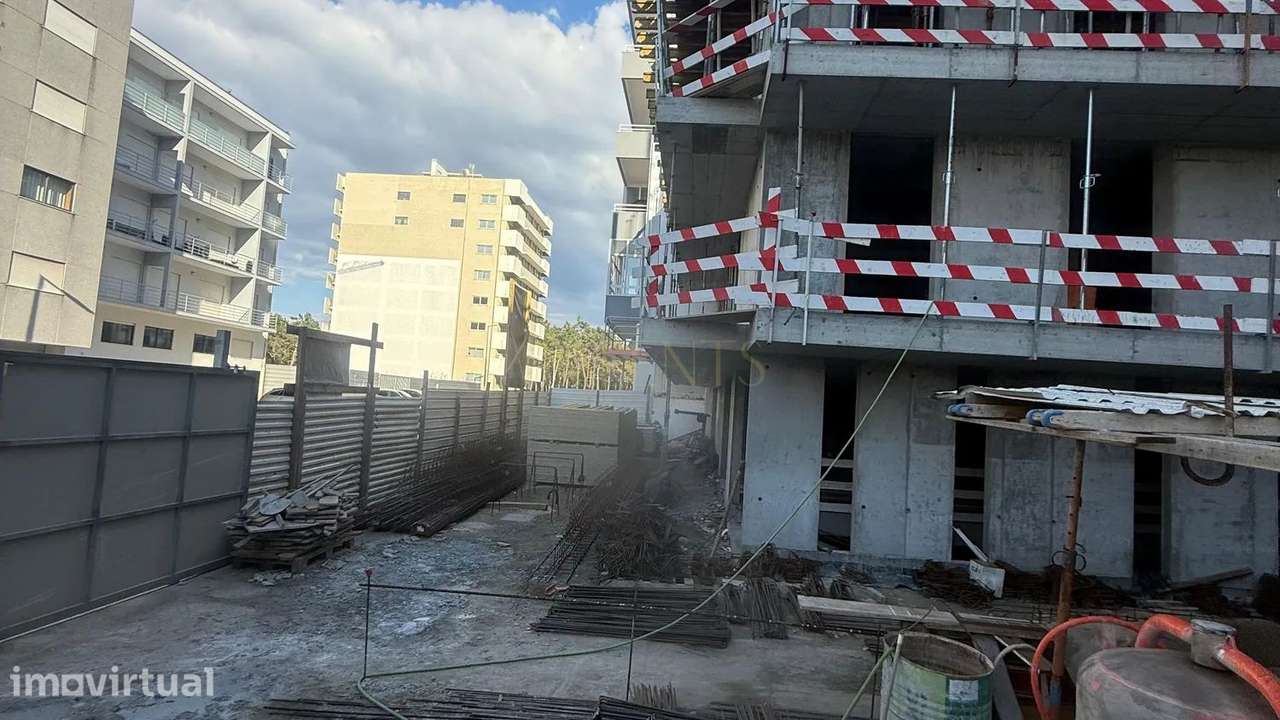 Apartamento T1 à venda Perto da Praia da Amorosa - Grande imagem: 2/11