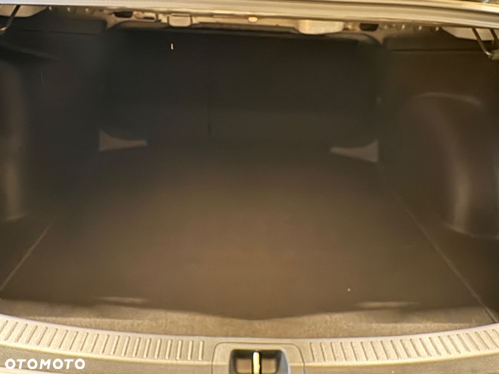 Toyota Corolla 1.8 Hybrid Comfort - 22