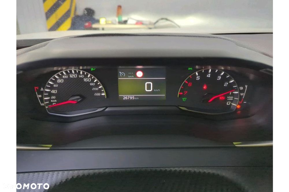 Peugeot 2008 1.2 PureTech Allure S&S - 6