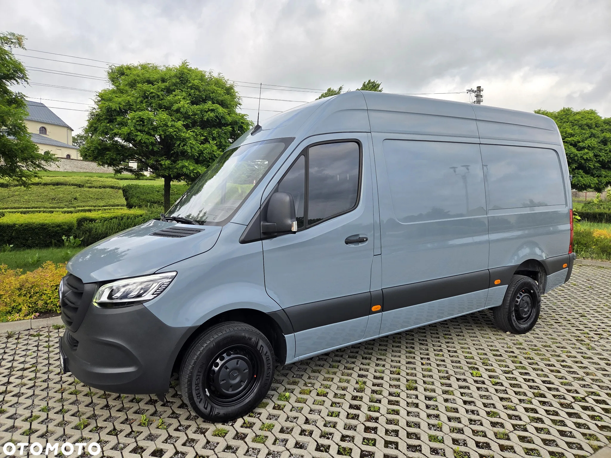 Mercedes-Benz Sprinter - 11