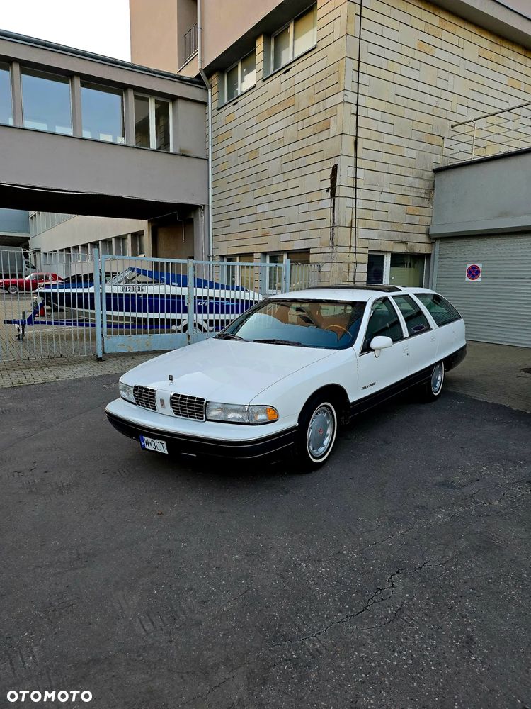 Oldsmobile Custom Cruiser - 3