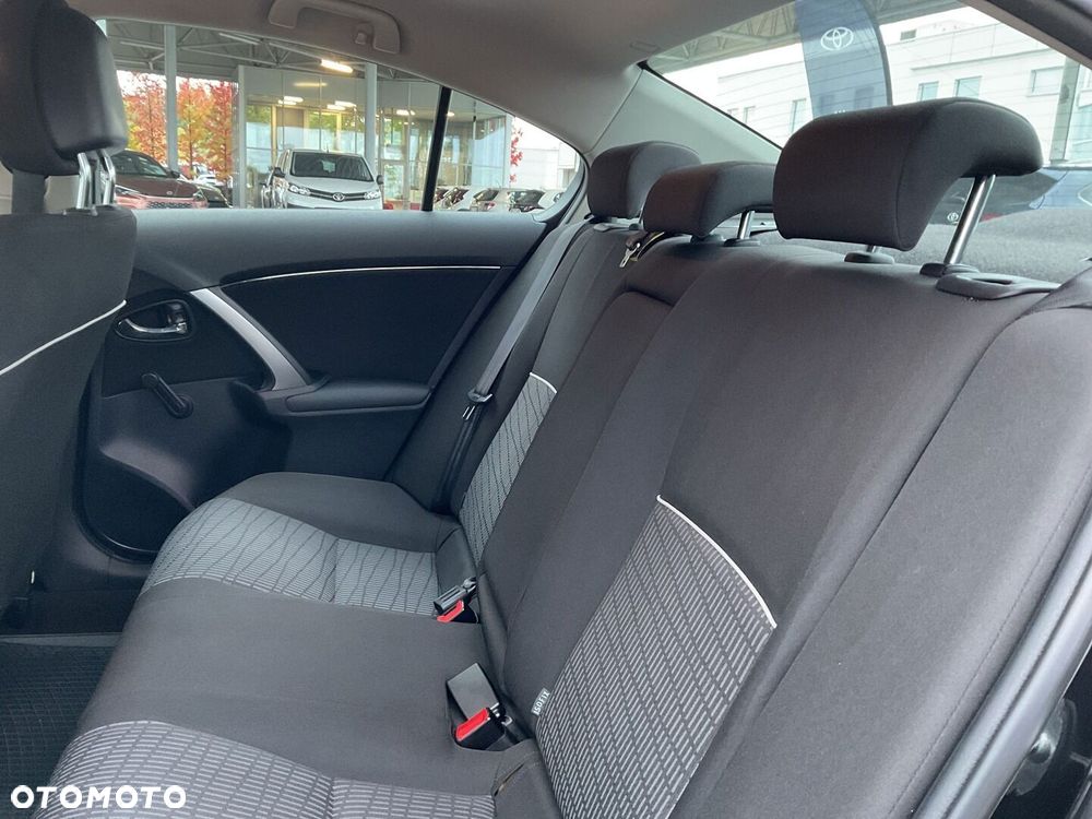 Toyota Avensis 1.6 Luna - 10