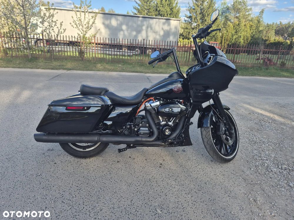Harley-Davidson Touring Road Glide - 2