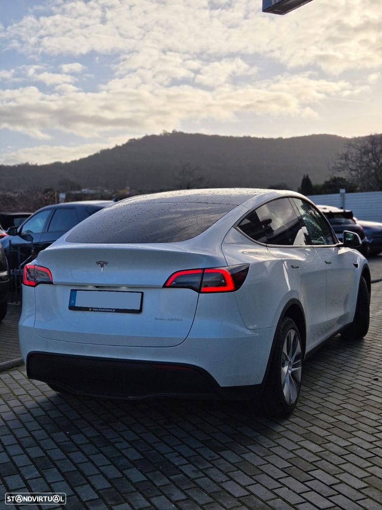 Tesla Model Y Long Range Dual Motor AWD - 4