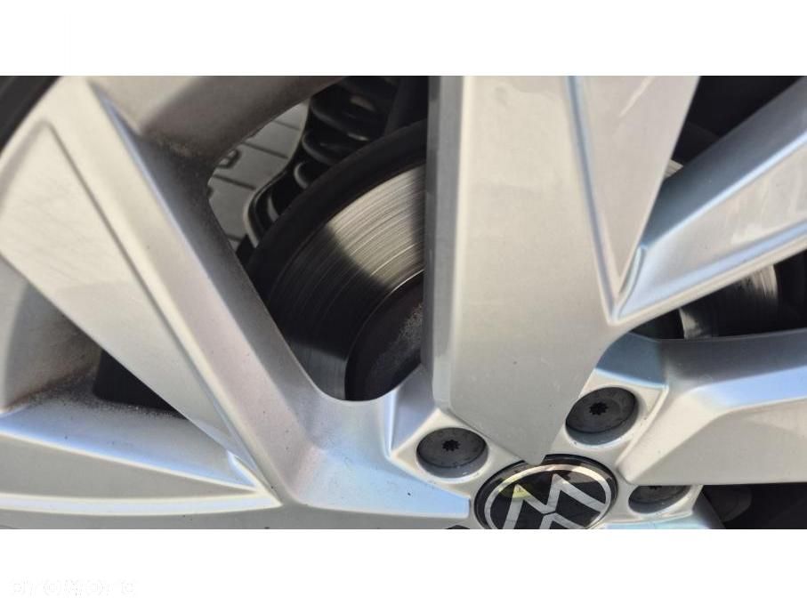 Volkswagen Tiguan - 32