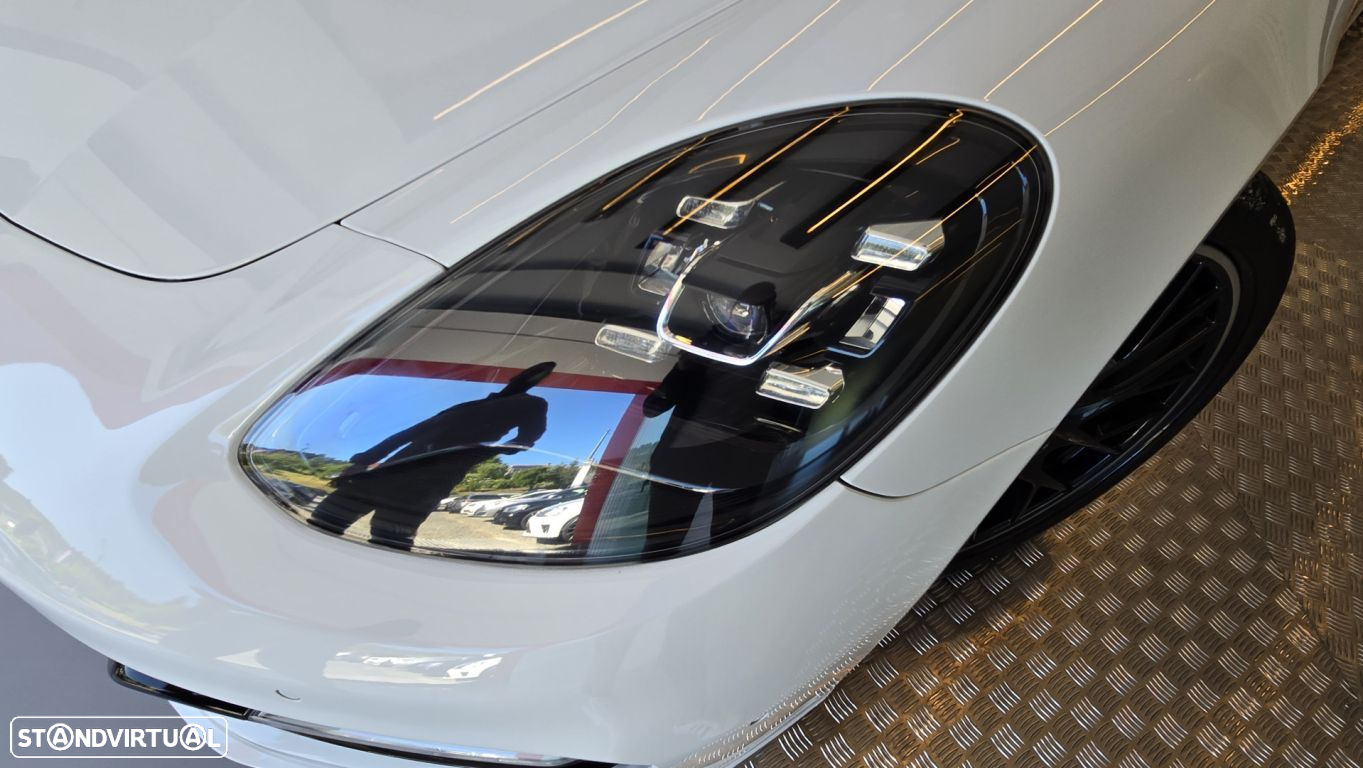 Porsche Panamera 4 E-Hybrid - 22
