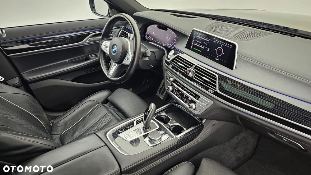BMW Seria 7 745e - 24