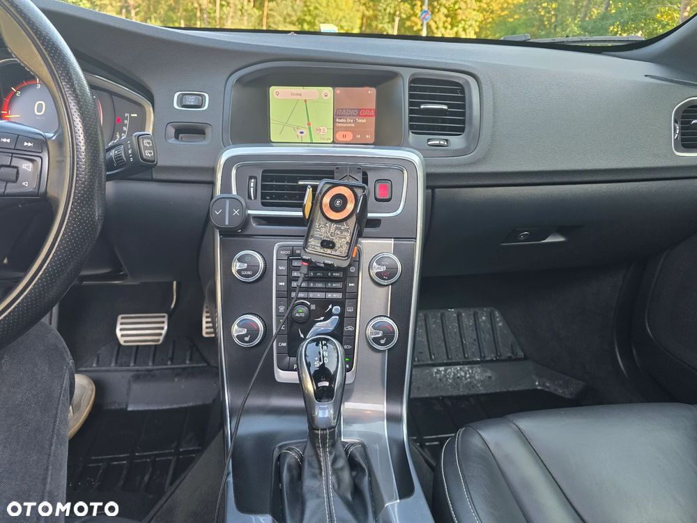 Volvo V60 D4 R-Design - 24