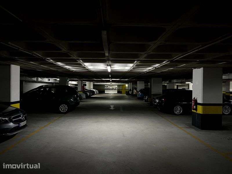 Lugar de Garagem Rua Juilo Dinis Porto - Grande imagem: 2/2