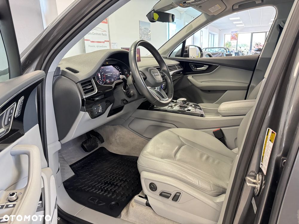 Audi Q7 - 10