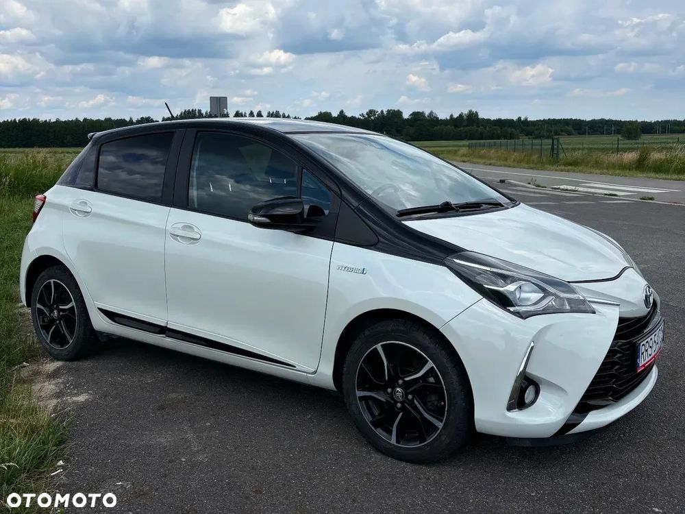 Toyota Yaris Hybrid 100 Premium - 2