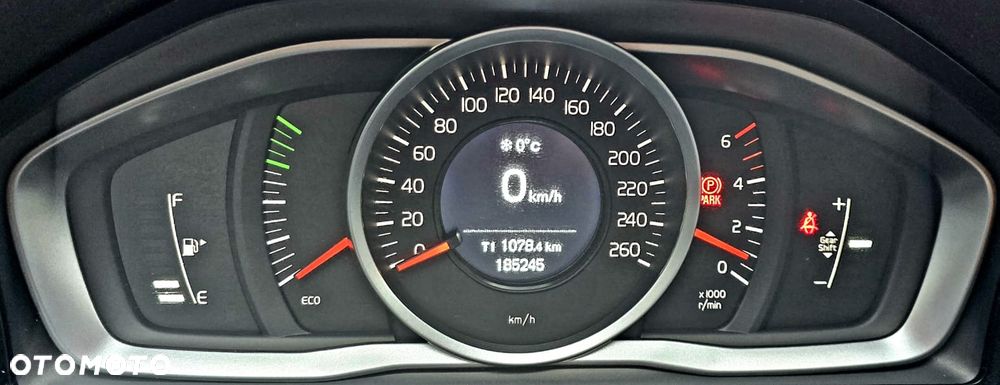 Volvo V60 D4 Momentum - 25