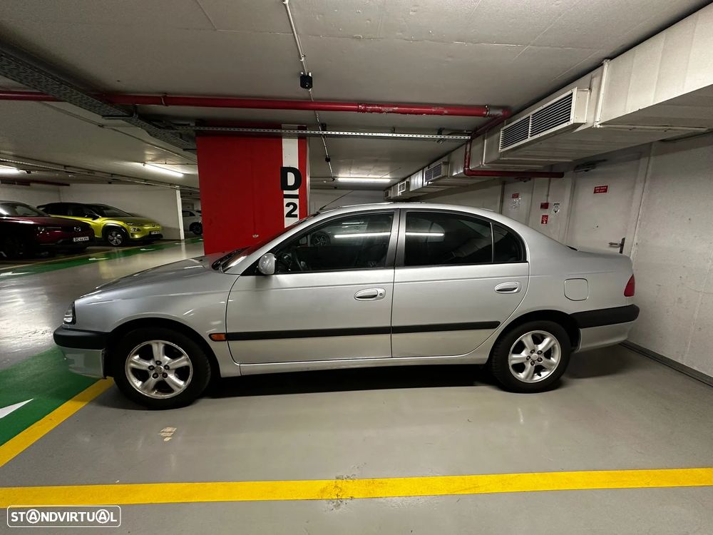 Toyota Avensis Sedan 1.6 Sol - 4