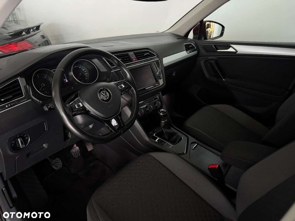 Volkswagen Tiguan - 17