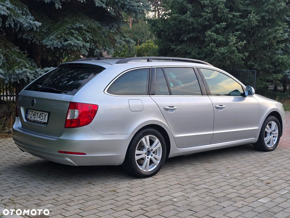 Skoda Superb 2012 photo 3