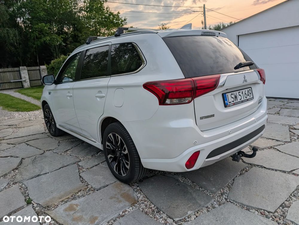 Mitsubishi Outlander 2.0 4WD Plus - 2