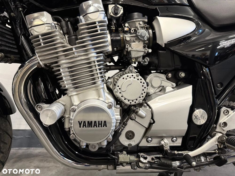 Yamaha XJR - 10