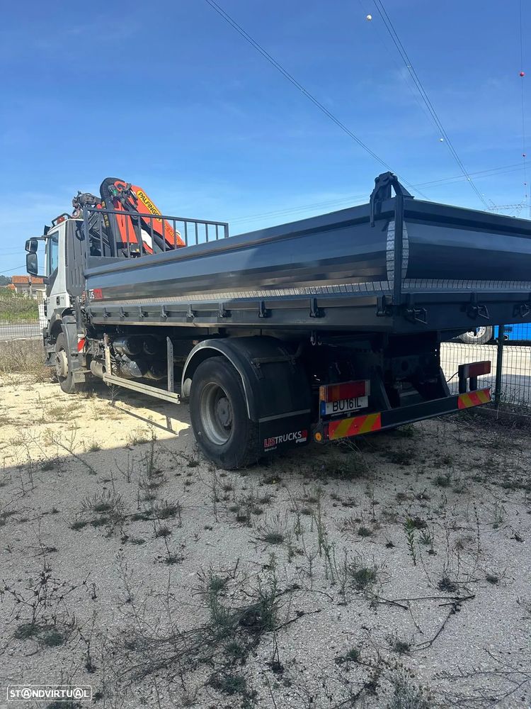 Iveco TRAKKER TRIBASCULANTE C/ GRUA COM COMANDO - 4