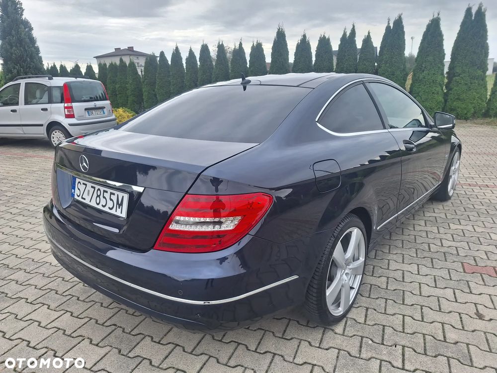Mercedes-Benz Klasa C 180 Coupe BlueEFFICIENCY 7G-TRONIC - 4