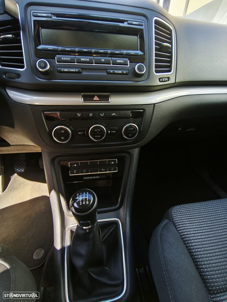 VW Sharan 2.0 TDI Confortline - 10