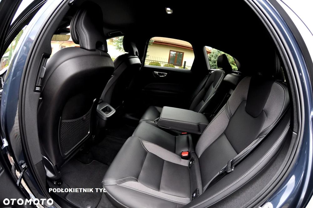 Volvo XC 60 B4 D Plus Dark - 20