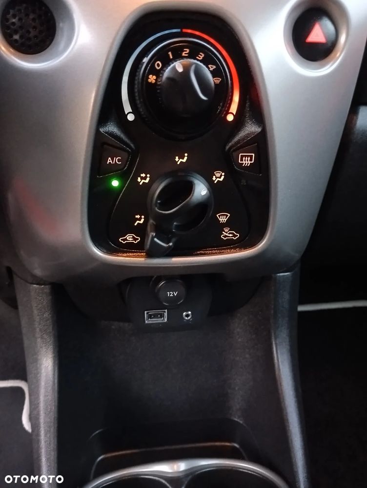 Toyota Aygo x-play touch - 26