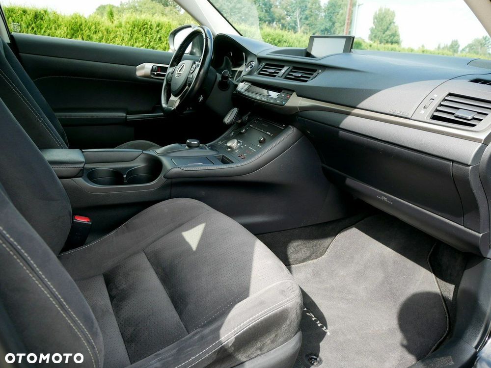 Lexus CT 200h - 24