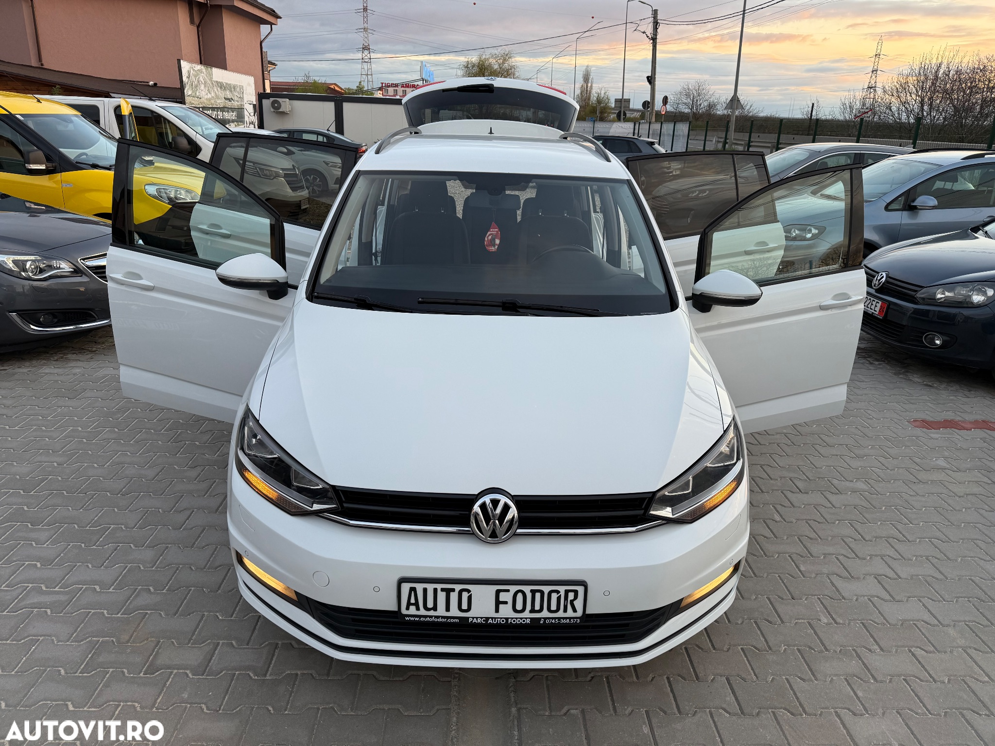 Volkswagen Touran 1.6 TDI SCR (BlueMotion Technology) Trendline - 23