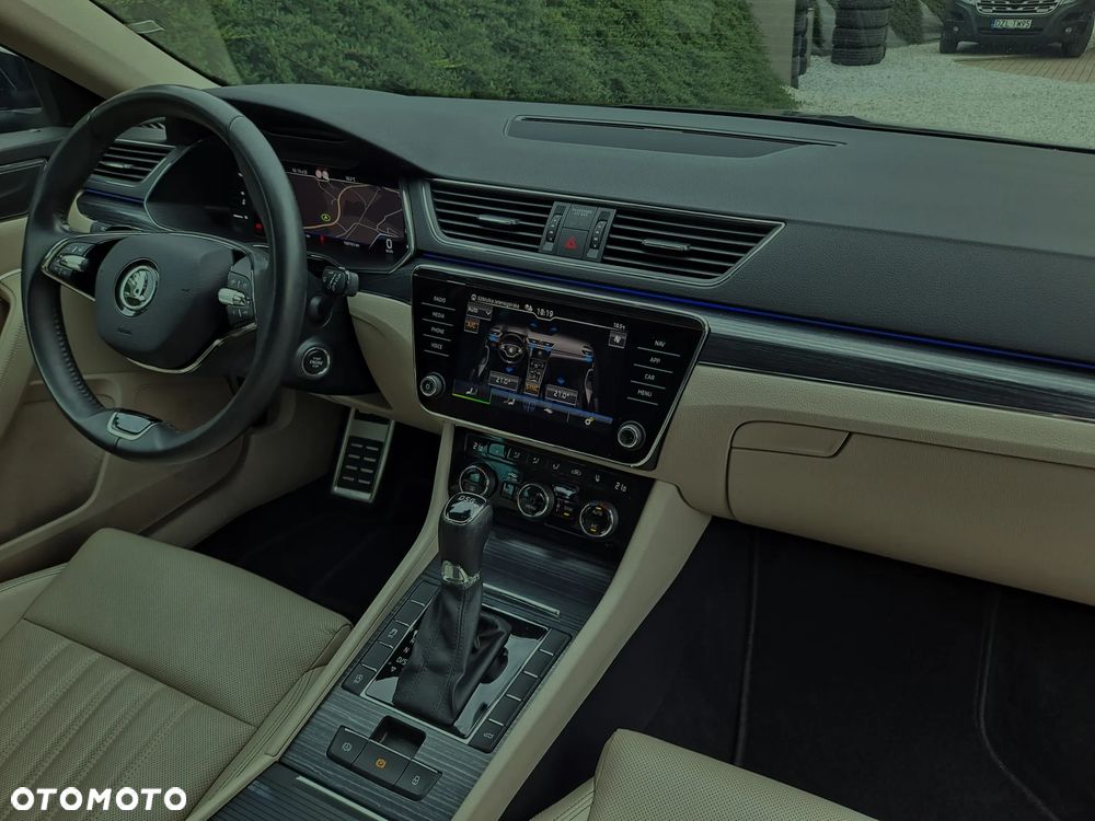Skoda Superb Combi 2.0 TDI DSG Premium Edition - 31