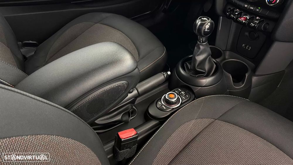 MINI 3 Portas One D - 21