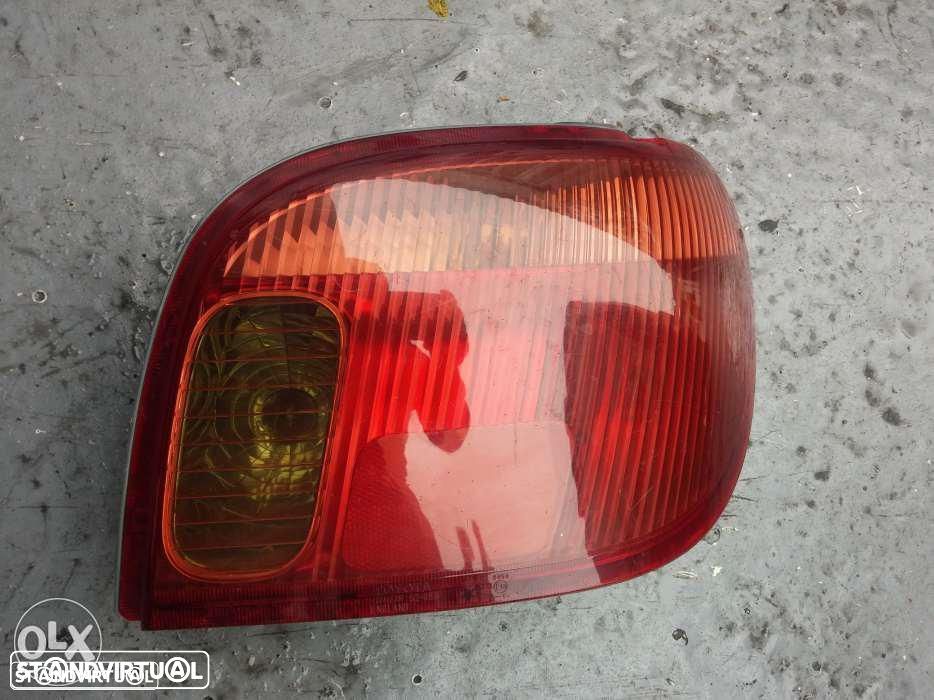 Farolim farol tras direito toyota yaris 2003/2005 - 2