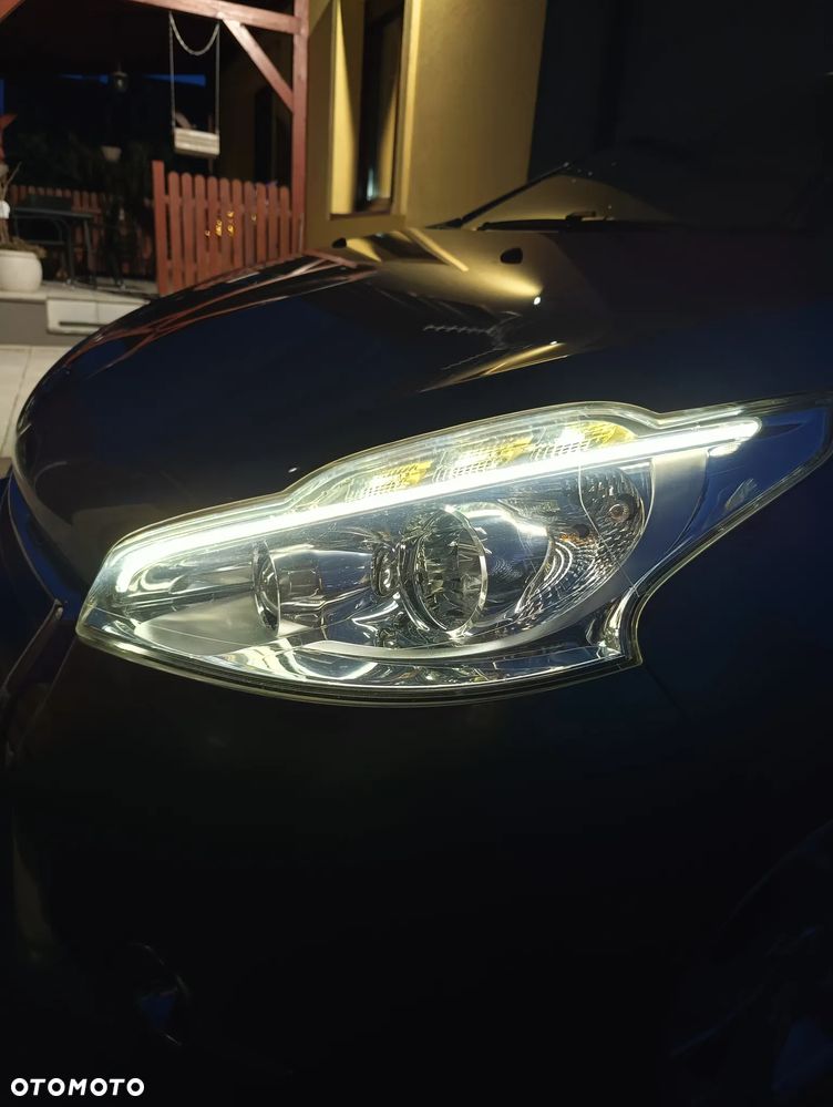 Peugeot 208 1.6 e-HDi Allure STT - 17